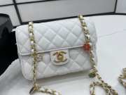 Chanel 2022 flap lambskin white 14.5x19x6.5cm - 1