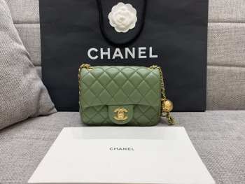 Chanel flap bag green lamskin 17cm