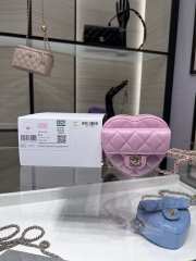 Chanel heart crossbody bag pink 11×12×5cm - 1