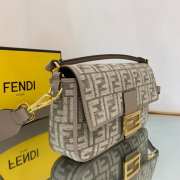 Fendi natural beige baguette bag 27x6x15cm - 2