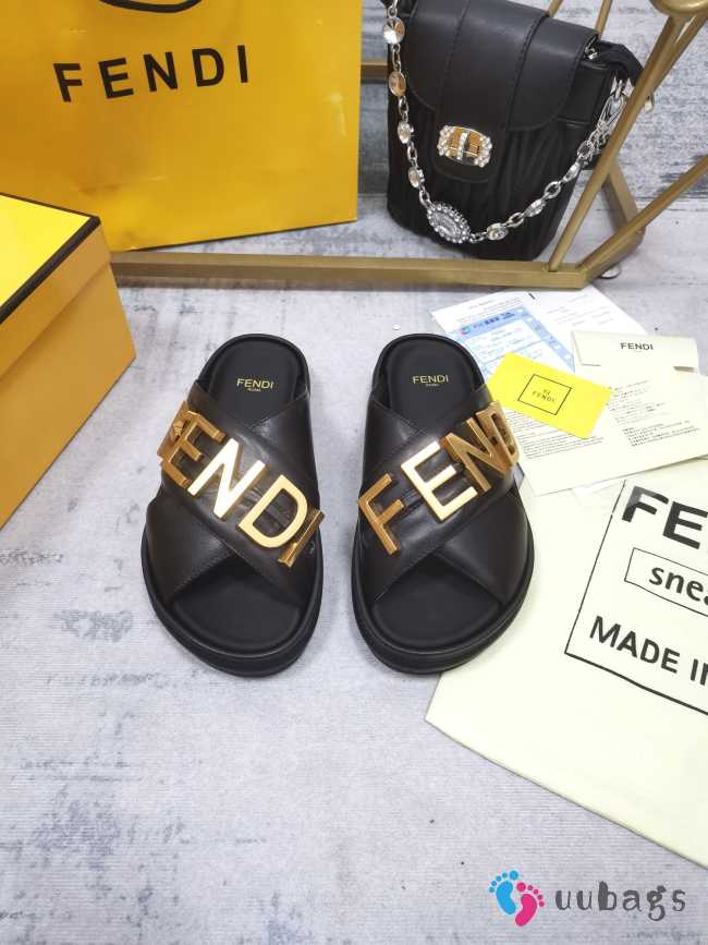 Fendi slipper 3 color 35-42 - 1