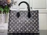 lv onthego grey and white print M46448 35x27x14CM - 2