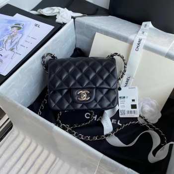 Chanel flap bag lamskin 17cm