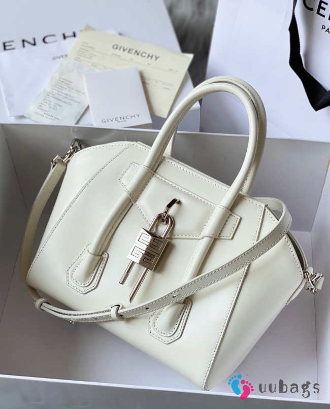 Givenchy Antigona Sport bag in leather 22 x 29 x 18 cm - 1