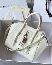 Givenchy Antigona Sport bag in leather 22 x 29 x 18 cm - 1