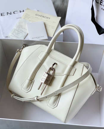 Givenchy Antigona Sport bag in leather 22 x 29 x 18 cm