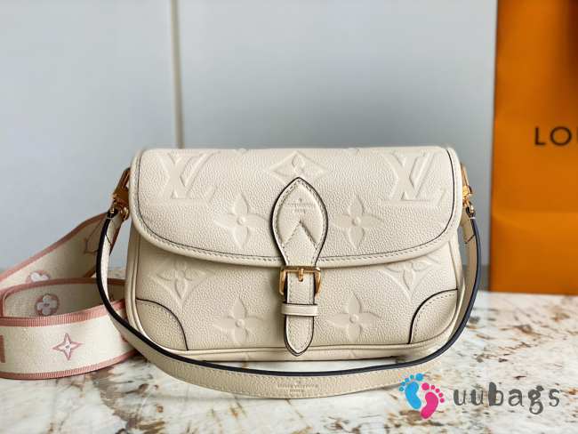 Louis Vuitton Diane Cream Bag 23 x 16 x 8.5 cm - 1