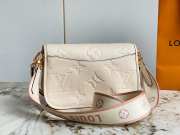 Louis Vuitton Diane Cream Bag 23 x 16 x 8.5 cm - 4