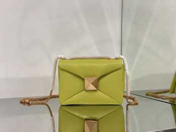 Valentino Chartreuse One Stub Nappa Gold Bucklet Bag 19x14x11cm