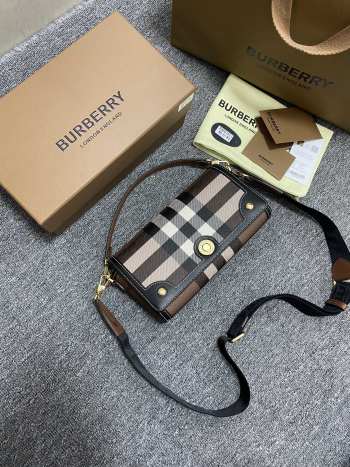 Burberry Gold Bucklet Top Handle Note Bag 24×8x 14cm