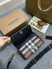 Burberry Gold Bucklet Top Handle Note Bag 24×8x 14cm - 4