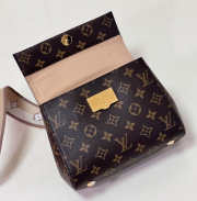 Louis Vuitton Cluny BB Monogram 20 x 16 x 7.5cm - 6