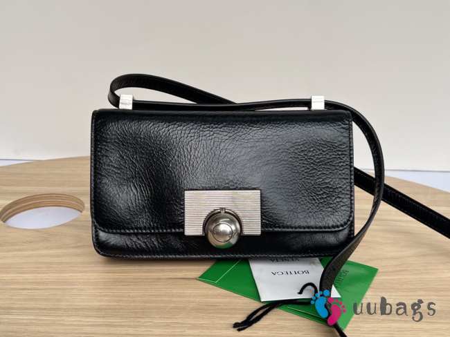 Bottega veneta black with silver buckle 21.5x5.5x12cm - 1