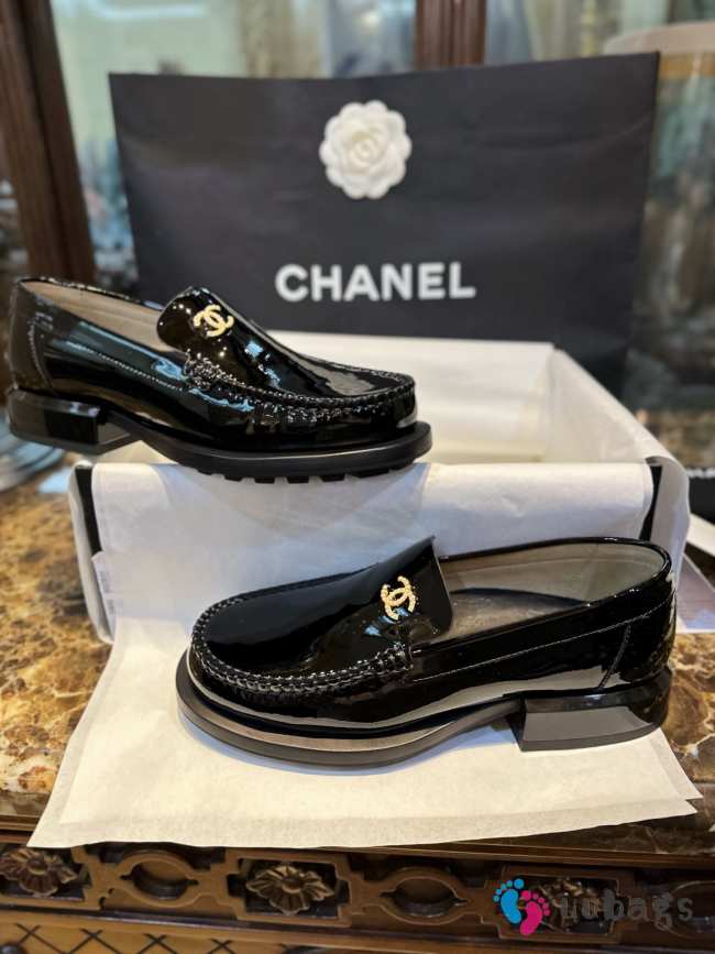 Chanel Glossy 22b Black shoe  - 1