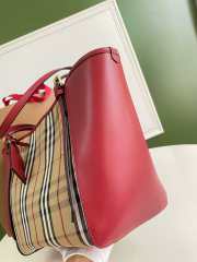 Burberry Vintage Red & Beige Nova 28x26cm - 3