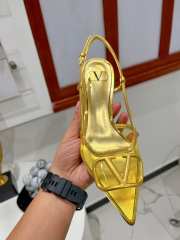 Valentino Slingback Pump In Transparent Polymer Gold - 3