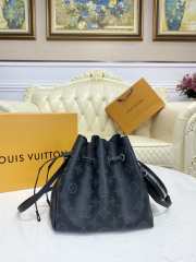 Louis Vuitton Bella Bucket Bag Mahina Leather 19x22x14cm - 5