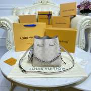 Louis Vuitton Bella Bucket White Bag 19x22x14cm - 1