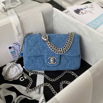 Chanel denim flap bag 14x20x8cm