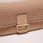 Fendi Baguette Re-Edition bag in brown sheepskin - 3