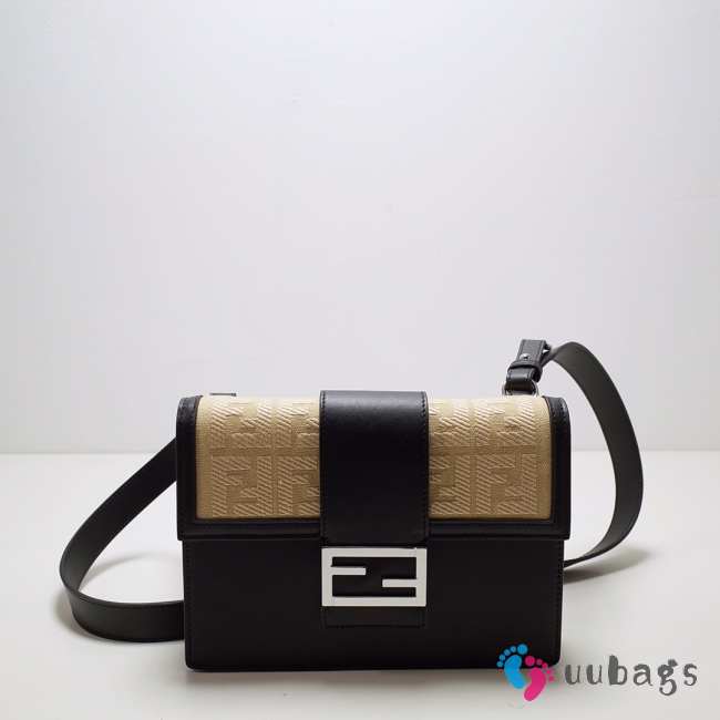 Fendi Flat Baguette Black Leather 22.5x4x16cm - 1