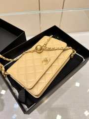 Chanel Woc yellow with gold hardware 12.3x19.2x3.5cm - 1