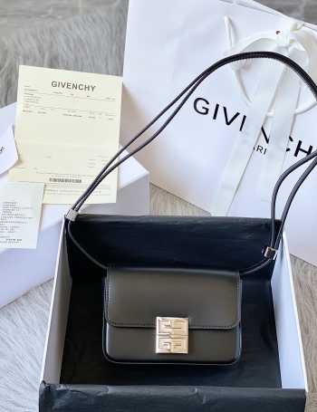 Givenchy Small black 4G 21x15x6cm