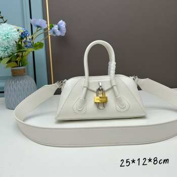 Givenchy Mini Antigona Stretch bag in white 25x12x8cm