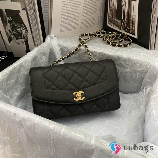 Chanel Flapbag Black 23x14x7cm - 1