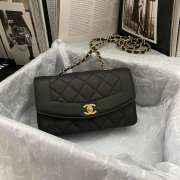 Chanel Flapbag Black 23x14x7cm - 1