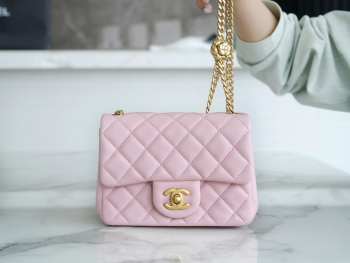 Chanel 23s pink shoulder bag with gold buckle 13x18x7cm 