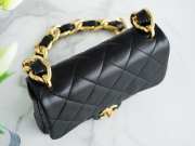 Chanel 22s black shoulder bag with gold buckle 13x17x6cm - 2