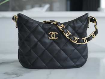 Chanel 22K hobo in black 17.5x24x6cm