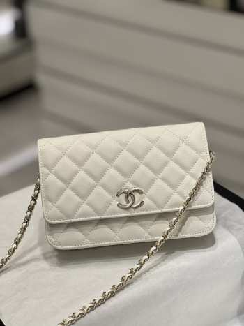 Chanel small Woc 23s in white 19x3x12cm