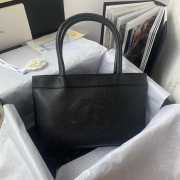 Chanel medallion tote in black 30x21x8cm - 1