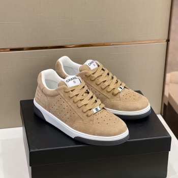 Chanel sneaker in brown 