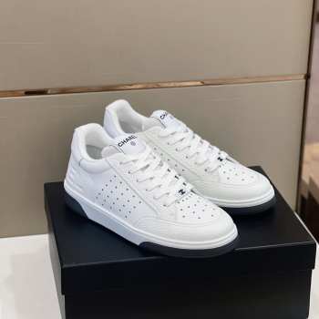 Chanel sneaker in white