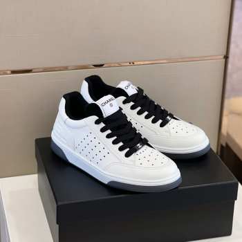 Chanel sneaker in black & white