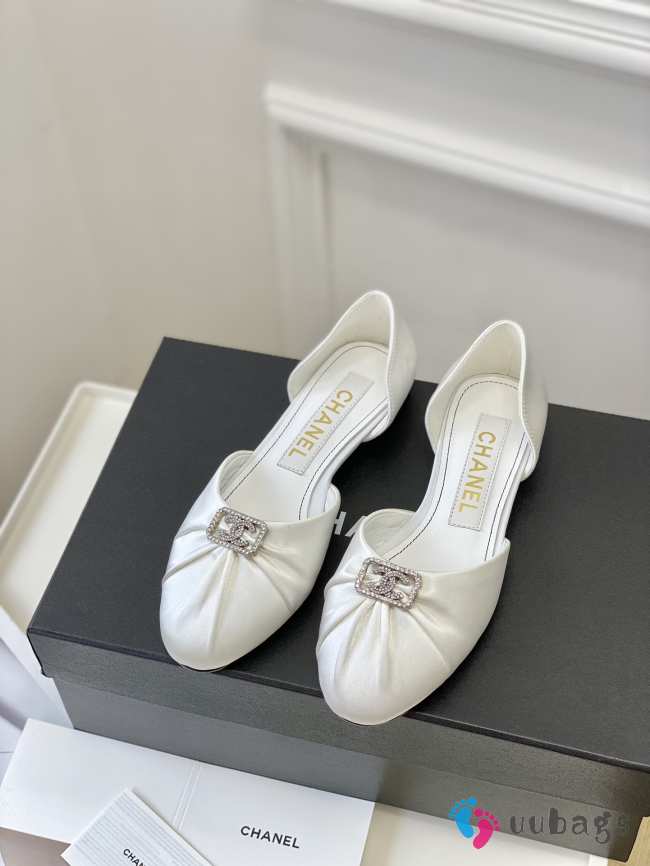 Chanel doll flat shoes in white - 1