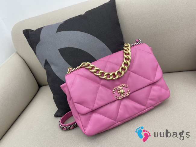 Chanel 19 Maxi Flap Bag in Pink 36cm - 1