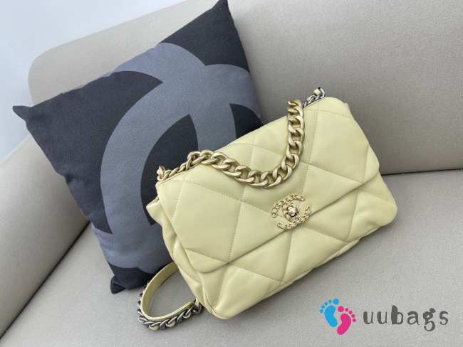 Chanel 19 Maxi Flap Bag in Yellow 30cm - 1