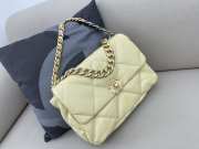 Chanel 19 Maxi Flap Bag in Yellow 30cm - 2