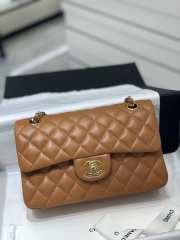 Chanel flap bag with gold hardware in brown 23cm - 1