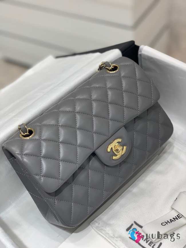 Chanel Flap bag with gold hardware in gray 23cm - 1