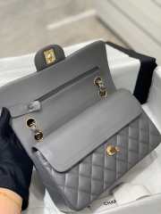 Chanel Flap bag with gold hardware in gray 23cm - 6