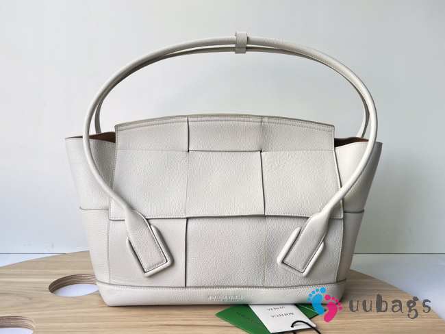  Bottega Veneta White Arco Bag In Calf 32x28x12cm - 1