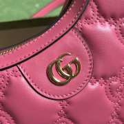 Gucci Mini Matelassé GG Shoulder Bag in pink 21cm - 2