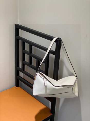 Loewe Puzzle Hobo In White 29x12x10cm