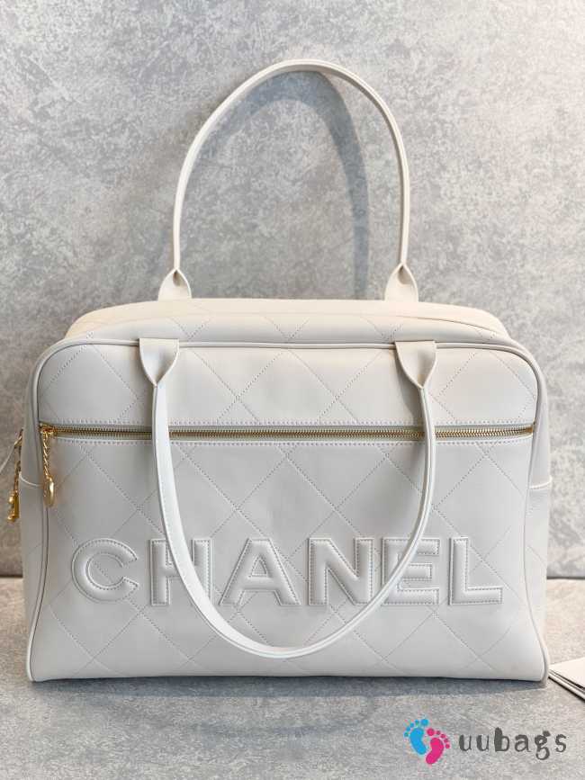 Chanel Maxi Bowling In White 30x45x15cm - 1