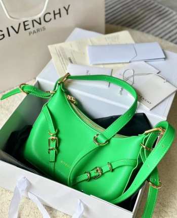 Givenchy small bag in green 24x18x3.5cm